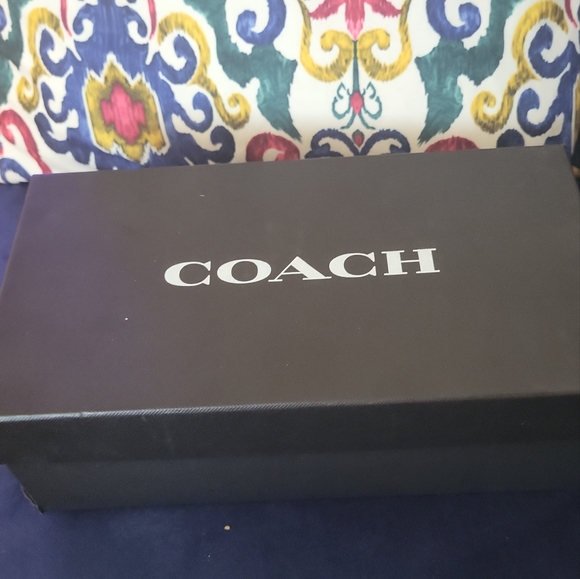 Coach - Picture 3 of 8